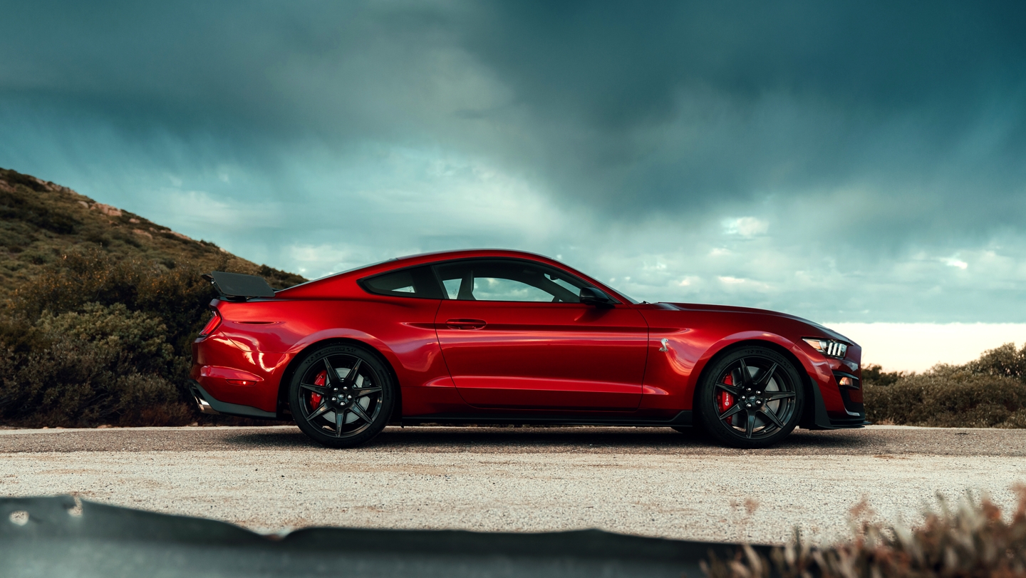 2020 Ford Mustang Sports Car More Powerful Than Ever - free muscle car with white stripes free roblox