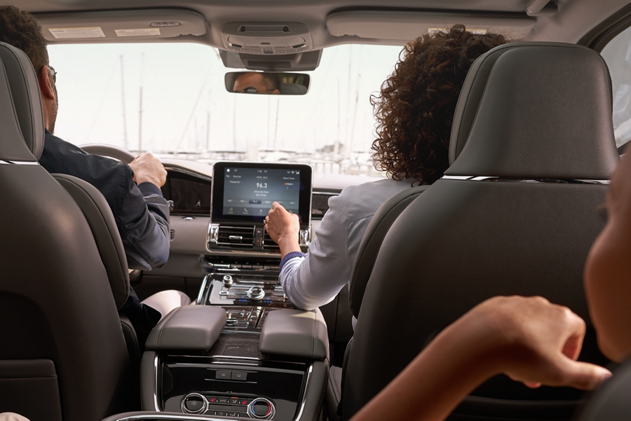 2019 Lincoln Navigator SUV Features